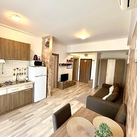 Marcony Boutique Mamaia